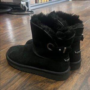 Koolaburra by UGG woman’s Remley Mini boot black size 8